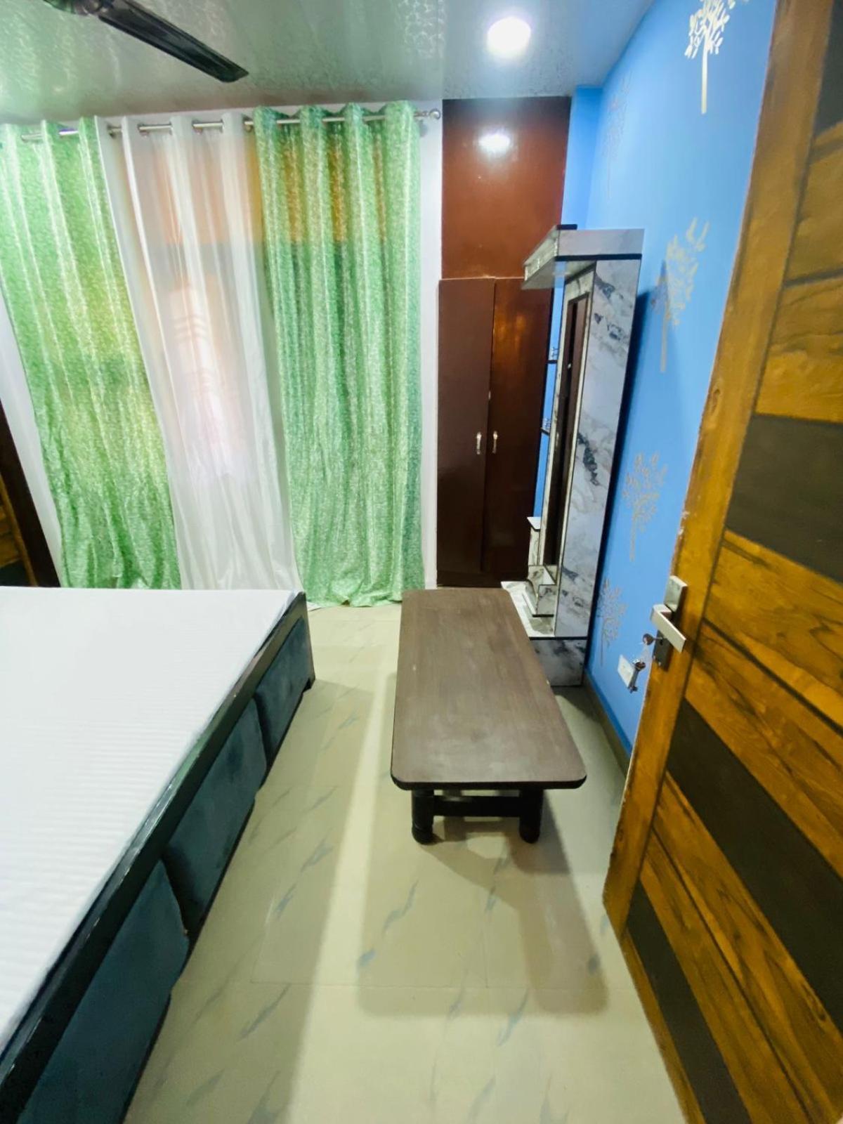 Flips With Mykonos Guest House Nueva Delhi Exterior foto