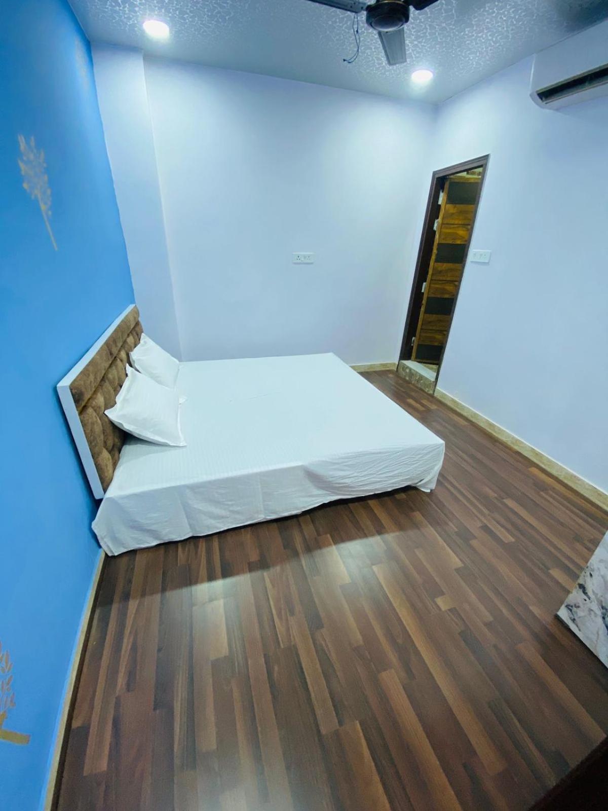 Flips With Mykonos Guest House Nueva Delhi Exterior foto